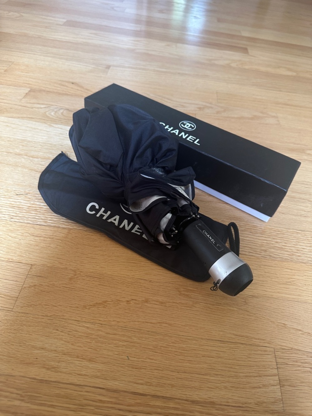 CC Beige & Black Camellia Compact Fashion Umbrella - Picture 2 of 7